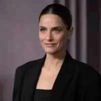 Amanda Peet