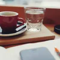 Kafa Voda uz kafu