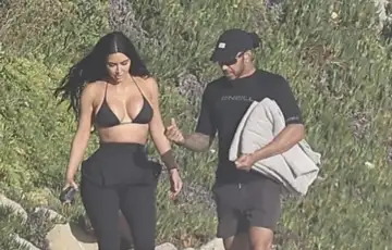 Kim Kardashian i Lewis Hamilton razmjenjivali njeznosti na plazi