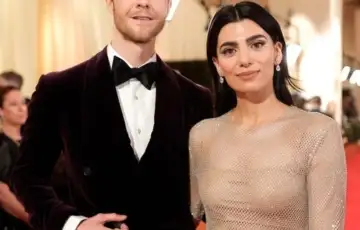 Jack Quaid i Claudia Doumit