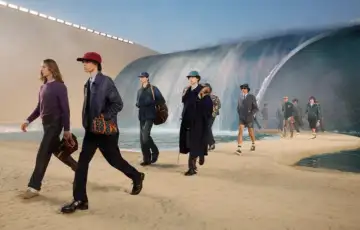 Louis Vuitton vodopad modna tevija u parizu