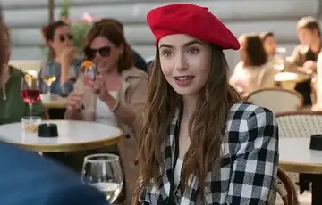 Lily Collins u seriji Emily in Paris