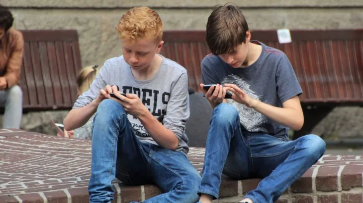mobitel djeca  YouTube i TikTok