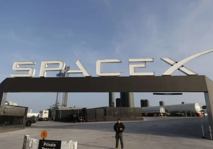 Spacex baza 872x610