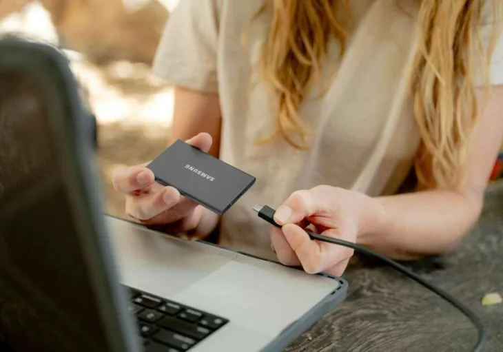 Punjac usb 872x610
