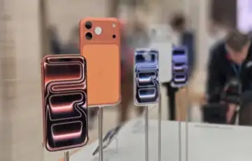 Iphone 17 will drive record apple shipments 700x400