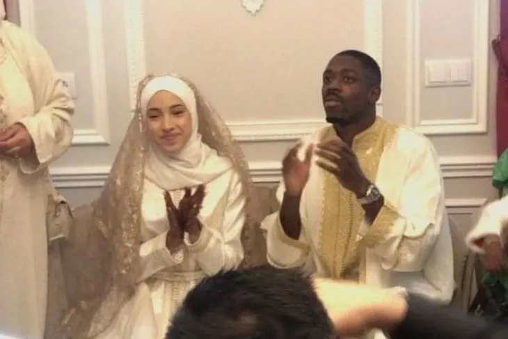 Dembele i njegova supruga Rima Edbouche vjencali su se 2021 godine te zajedno imaju kcerkicu