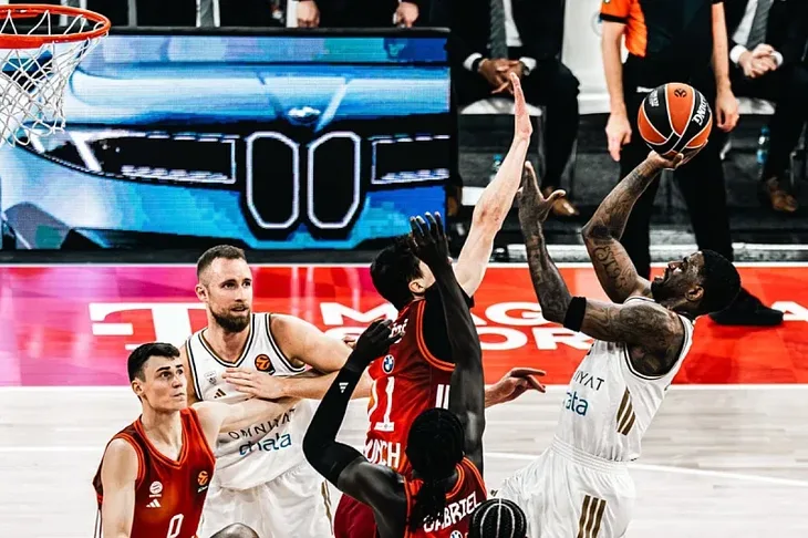 Dubai BC Bayern 03 Džanan Musa