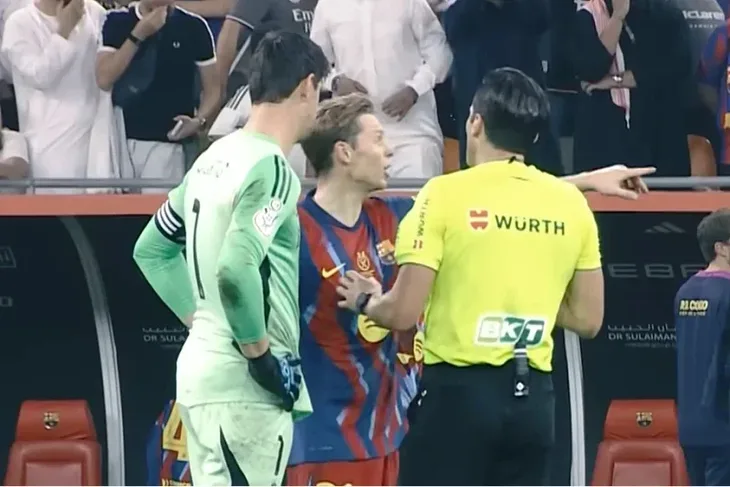 Real Madrid El Clasico FC Barcelona Trenutak kada je De Jong dobio crveni karton