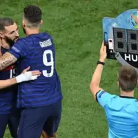 24 04 Benzema Giroud 696x392