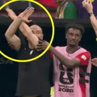 Hossam hassan x pokazao rukom