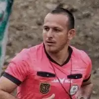 Ekvador Javier Ortega Nogometni sudija ubijen pred igračima i gledateljima nakon što su nasilnici upali na teren