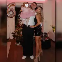 Ermedin Demirovic Demirović sa suprugom i kćerkicom dočekao novu godinu (Foto: Instagram)