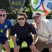 Osman Hadzikic Hadžikić, u sredini, s prijateljima u Los Angelesu
