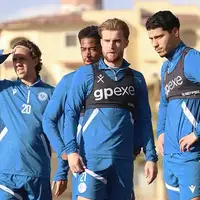 Troupee Seedorf Konings i Oulad M Hand