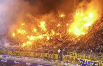 River Platea i Boca Juniorsa na Monumental stadion pozar