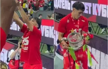 FK Spartak Moskva Spartak slavio titulu, a onda im se pehar raspao u komade