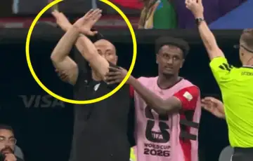 Hossam hassan x pokazao rukom