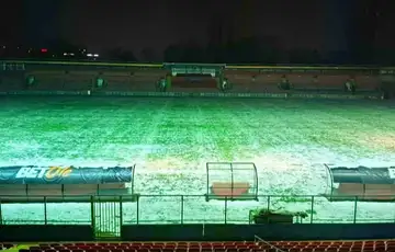 Bilino Polje Na Bilinom Polju rade grijači za uklanjanje snježnog nanosa sa travnjaka