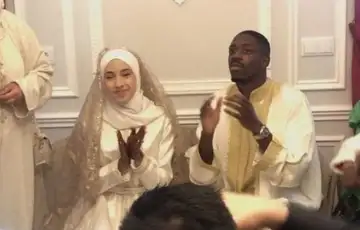 Dembele i njegova supruga Rima Edbouche vjencali su se 2021 godine te zajedno imaju kcerkicu