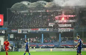 Istaknuti transparent Hrvatska - Farski otoci