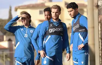 Troupee Seedorf Konings i Oulad M Hand