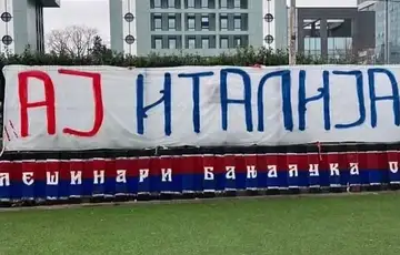 Zmajevi FK Borac Lešinari Navijaci Borca usred Bi H razvili transparent Aj Italija