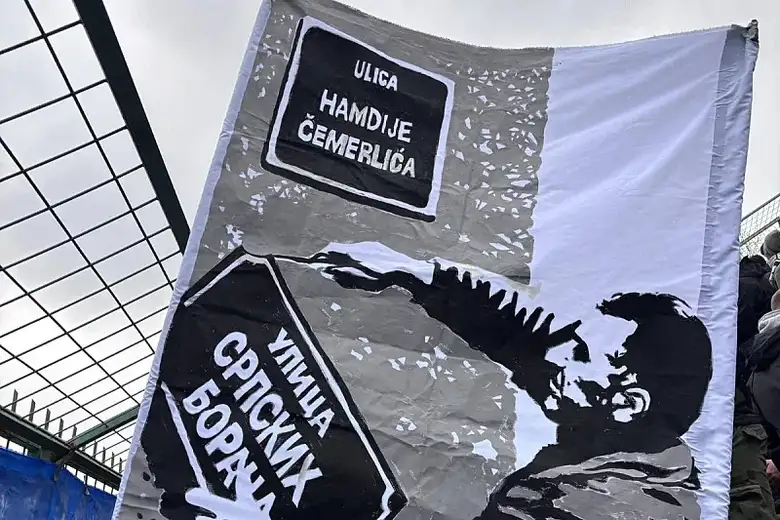 Manijaci FK Zeljeznicar Sporni transparent Manijaka (Foto: Facebook)