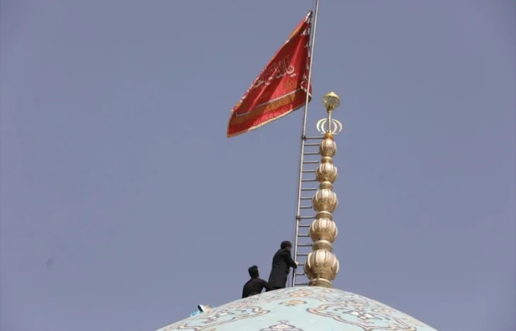 Iran crvena zastava dzamija