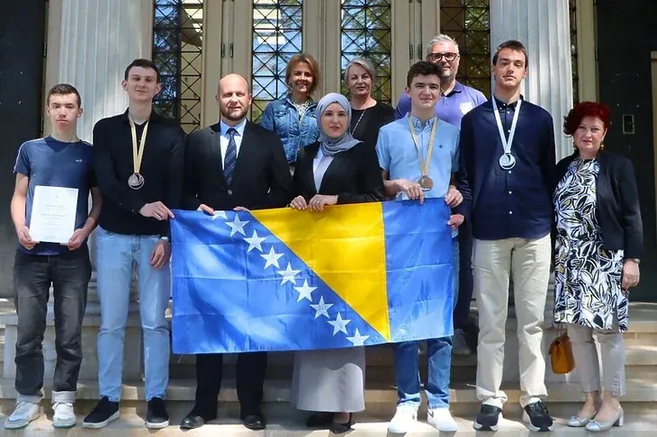 Sarajevski učenici sa Balkanske matematičke olimpijade foto vlada ks