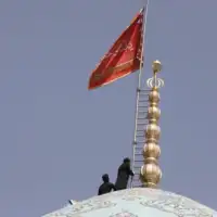 Iran crvena zastava dzamija