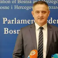 Enes Peštek