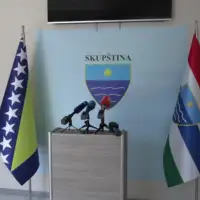 HNK vlada fena