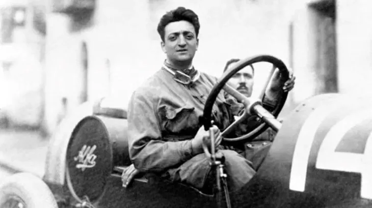 Enzo ferrari 1000x560