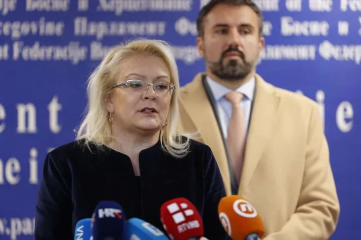 Lidija bradara