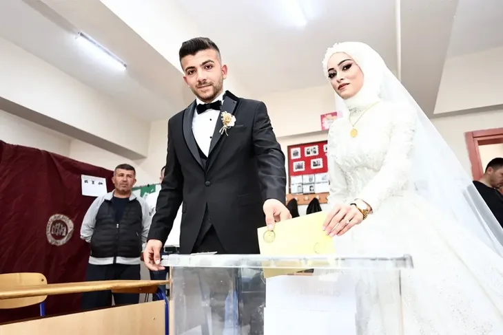 Mladenci glasaju turska