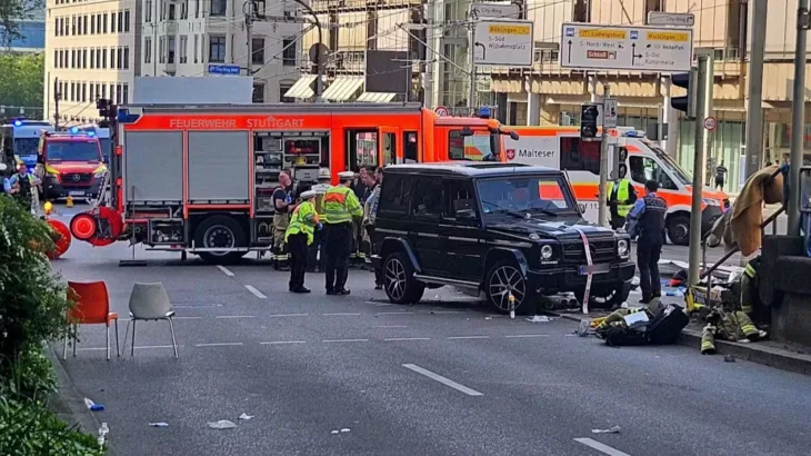Njemacka Stuttgart 04 zabio u grupu ljudi na tramvajskoj stanici