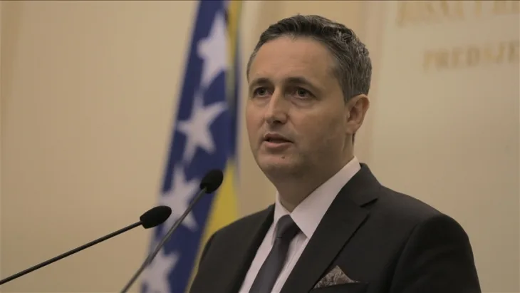 Denis b