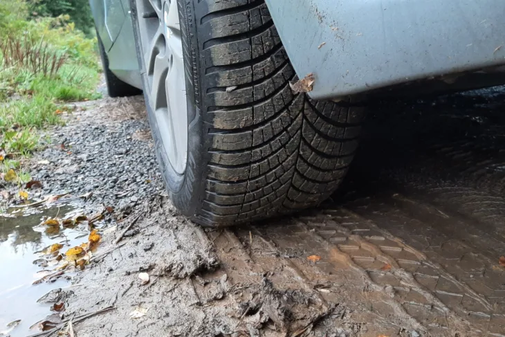 BMW I Series Goodyear Vector 4 Seasons Gen 3 tyres mud