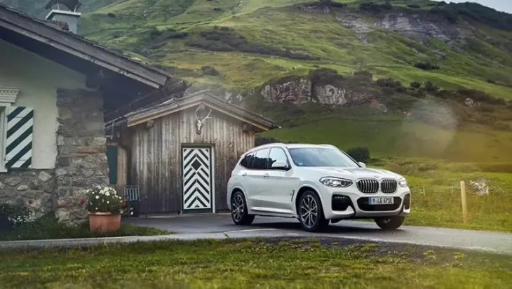 Bmw hibridni automobil