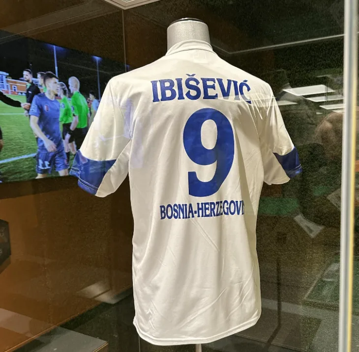 1681164277 st louis bosnians dres ibisevic