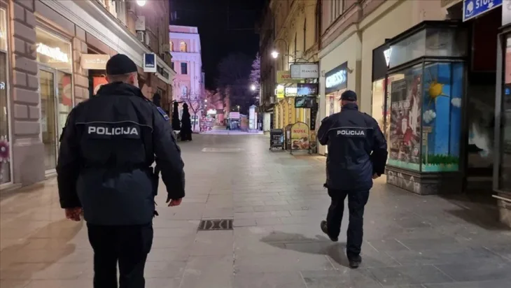 POLICIJSKI SAT koronavirus