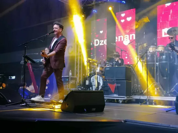 KAKAV SPEKTAKL U SARAJEVU Pogledajte dio atmosfere s koncerta Dzenana 1024x768