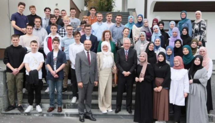 Ambasador murphy u posjeti medresi osman ef redzovic u visokom amnas 647e2d9fe274f