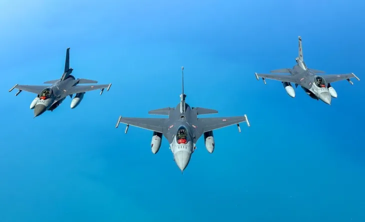 Avion vojni b