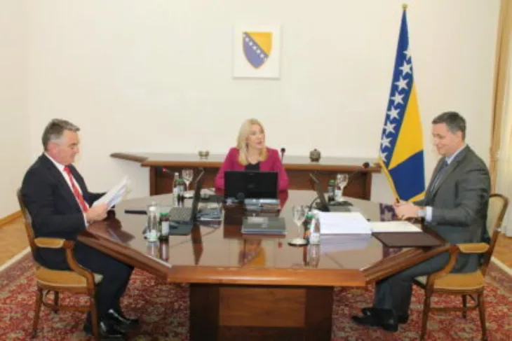 Predsjednistvo Bi H april 2023 scaled 427x285