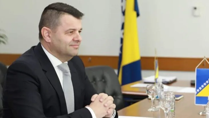 Sevlid Hurtić. Ministarstvo za ljudska prava i izbjeglice