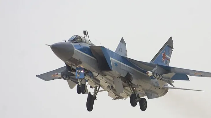 MiG-31 je razvijen kao zamjena za MiG-25.