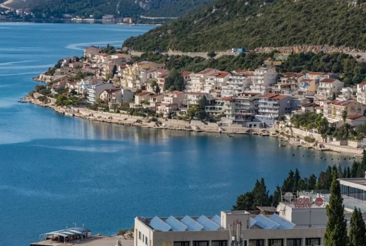 Neum grad more