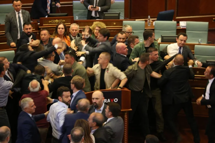 skupstini kosova napadnut premijer kurti tuca poslanika 1689242718